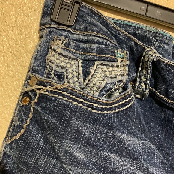 Trademark H Jeans Capris Pants  Embroidered Pockets Stretchy Size 14 - Picture 5 of 15